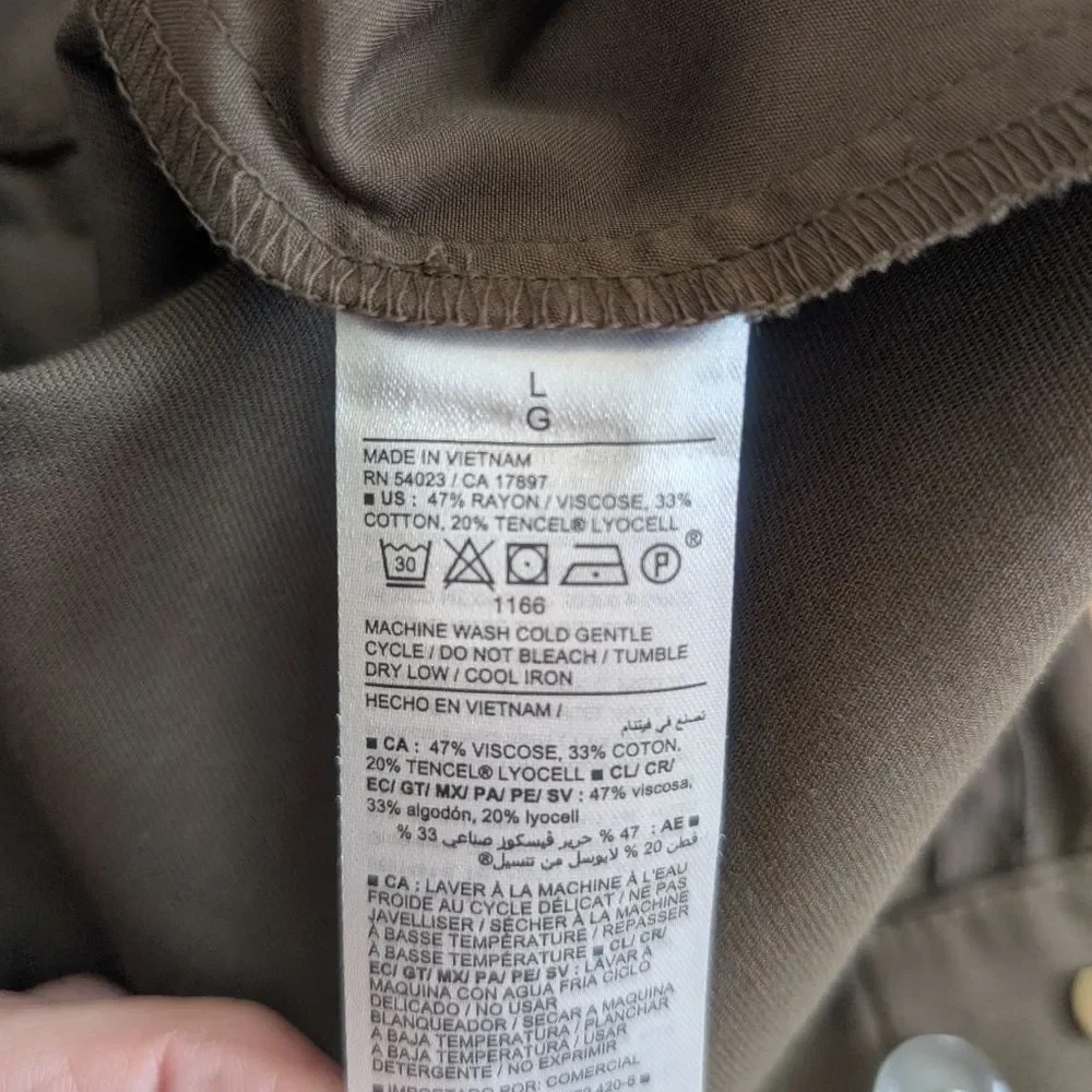 Old Navy Extra High-Waisted Taylor Trouser Shorts Size Large Brown Pleated